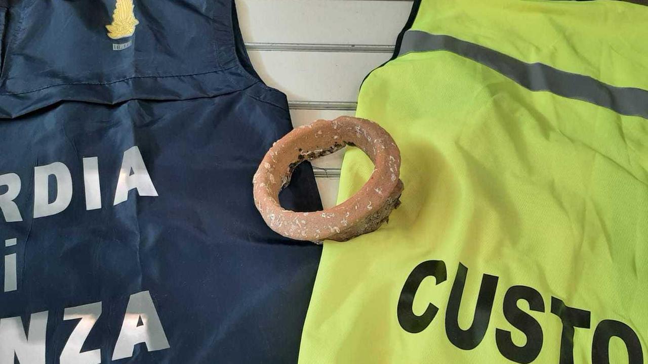 Sabbia e conchiglie nel bagaglio, vigilano le guardie giurate