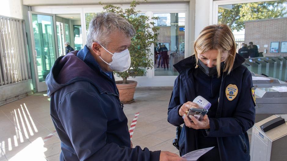 Ferrara, il Green pass non blocca le imprese ma in alcune il tampone è gratis