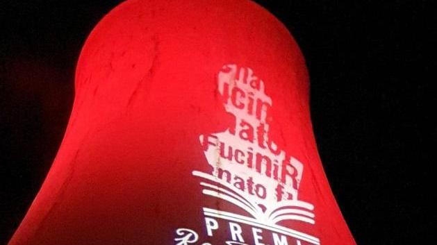 La torre di raffreddamento della centrale geotermica di Enel Green power a Monterotondo Marittimo illuminata artisticamente in memoria di Renato Fucini