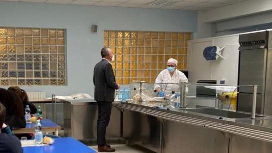 Il rebus della mensa alla scuola di Massarosa: «Inizia lunedì prossimo ma non sappiamo nulla»