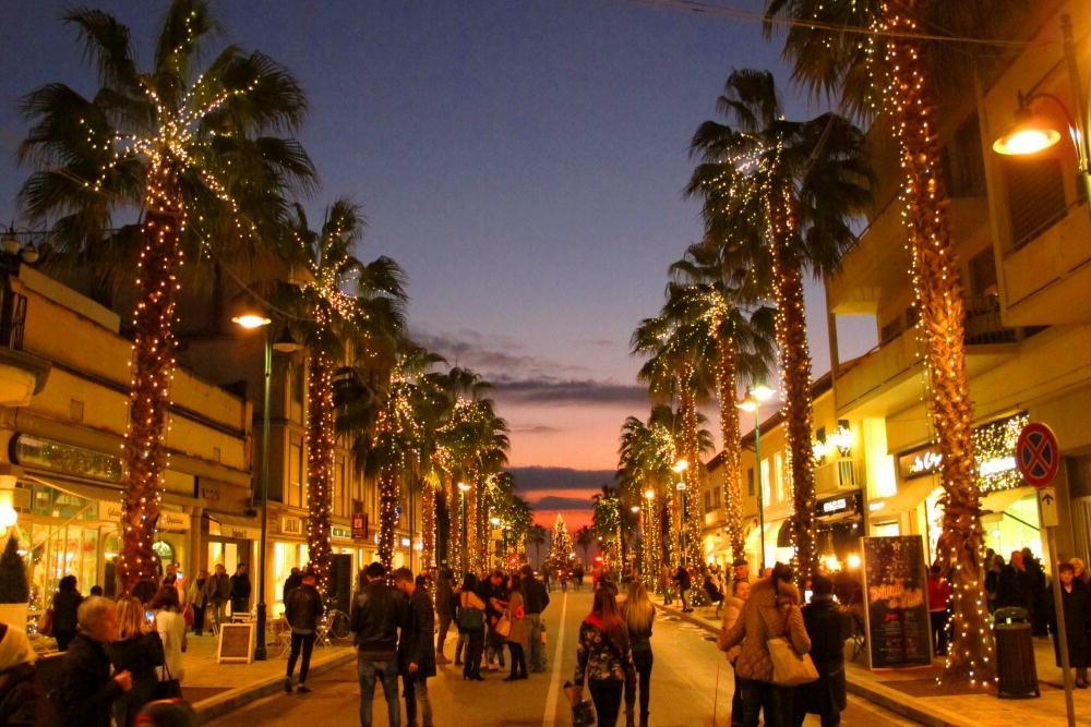 Forte dei Marmi si llumina per il Natale: attrazioni per i bambini, pattinaggio e mostra di presepi 