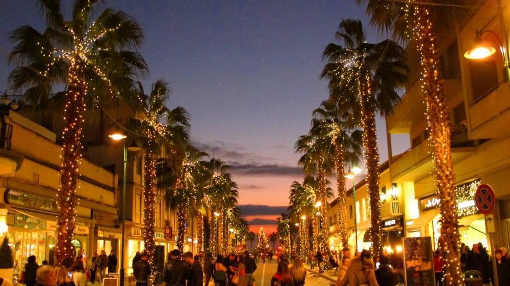 Forte dei Marmi si llumina per il Natale: attrazioni per i bambini, pattinaggio e mostra di presepi