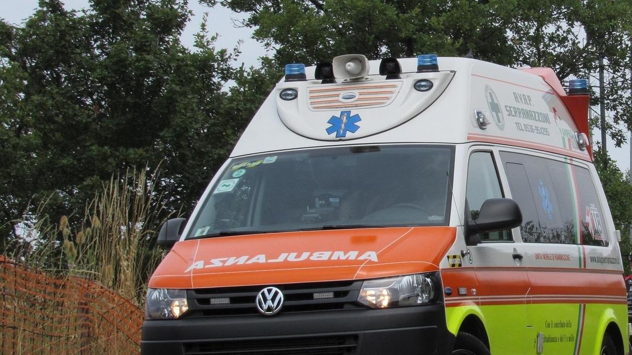Un'ambulanza del 118 (foto d'archivio)