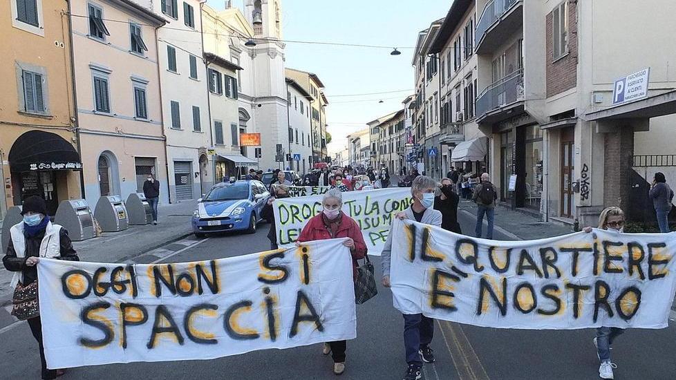 Un momento della manifestazione in via Cattaneo a Pisa (Renzullo/Muzzi)