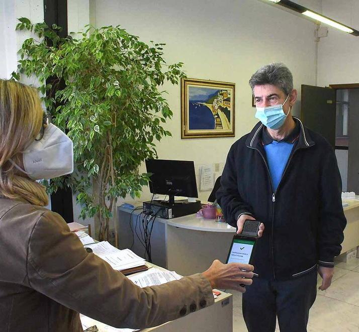 Controlli a campione in Comune ma la prima giornata fila liscia 