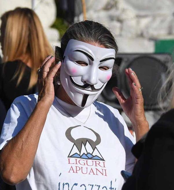 I no-pass in piazza: «Tra noi nessun negazionista o gruppo fascista» 