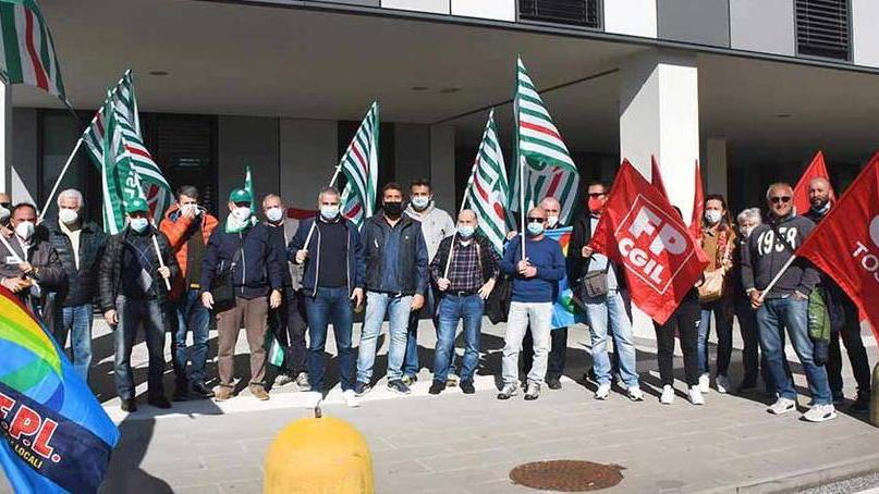 Servizi a rischio e turni massacranti I sindacati contro Giani: «Assuma»