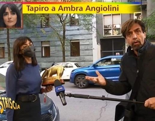 Ambra: che gioia questo muro d’amore E il Tapiro di Striscia diventa un caso 