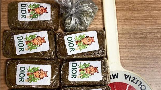 Spacciavano hashish e cocaina: presi dagli agenti in bici