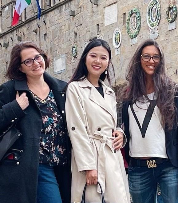 Cina più vicina con la vlogger