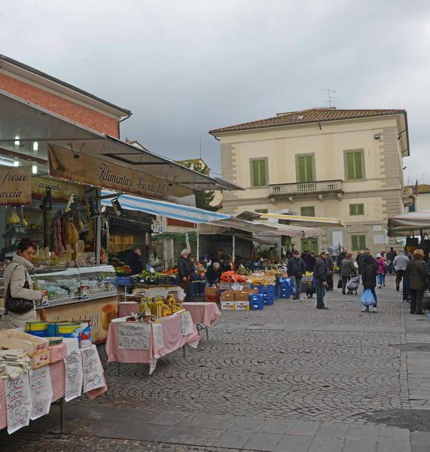Il mercato resta in piazza Romero Confcommercio chiede di ripensarci 