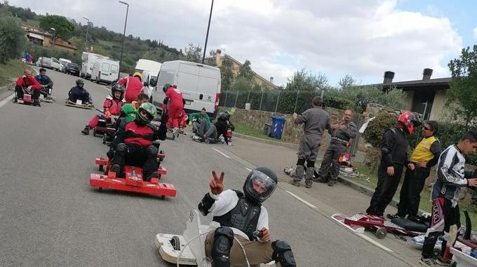 Lanciati nella gara in discesa i carretti diventano dei bolidi