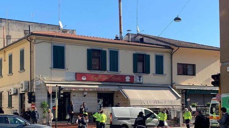Scontro tra auto e bici, muore una 47enne