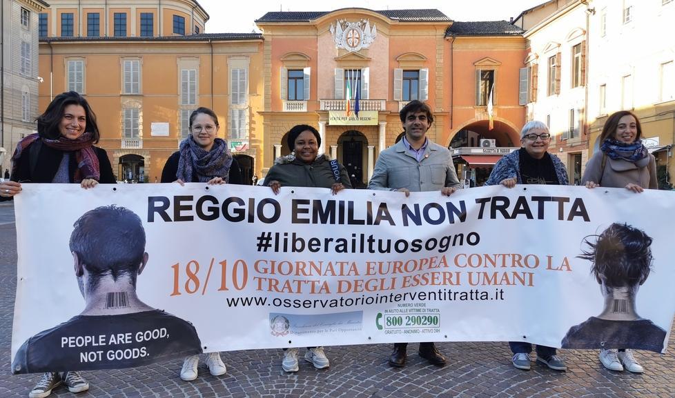 Reggio si schiera in prima linea contro la tratta degli esseri umani 