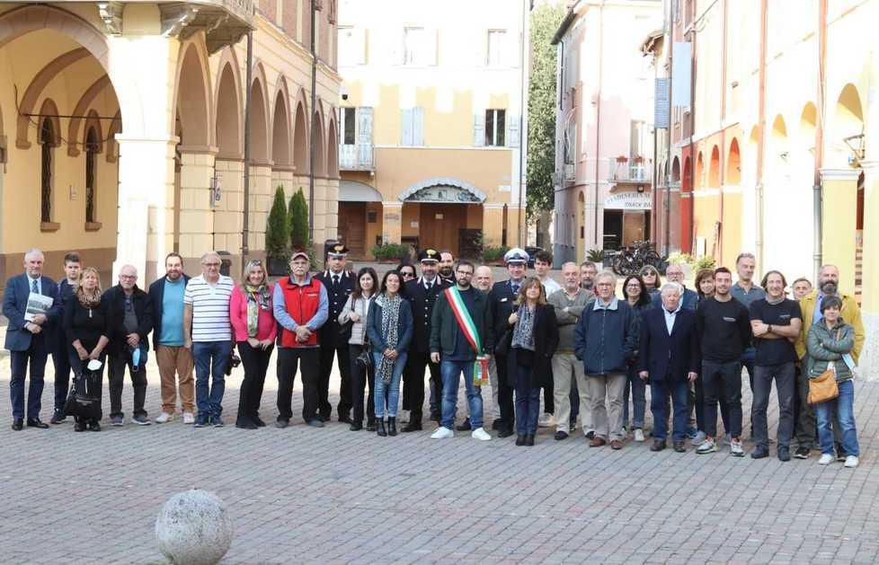 Castelnuovo. Via Roma chiusa per ricostruire una foto scattata 120 anni fa 