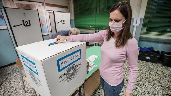 Ballottaggi: Torino vota, si sceglie tra Lo Russo e Damilano