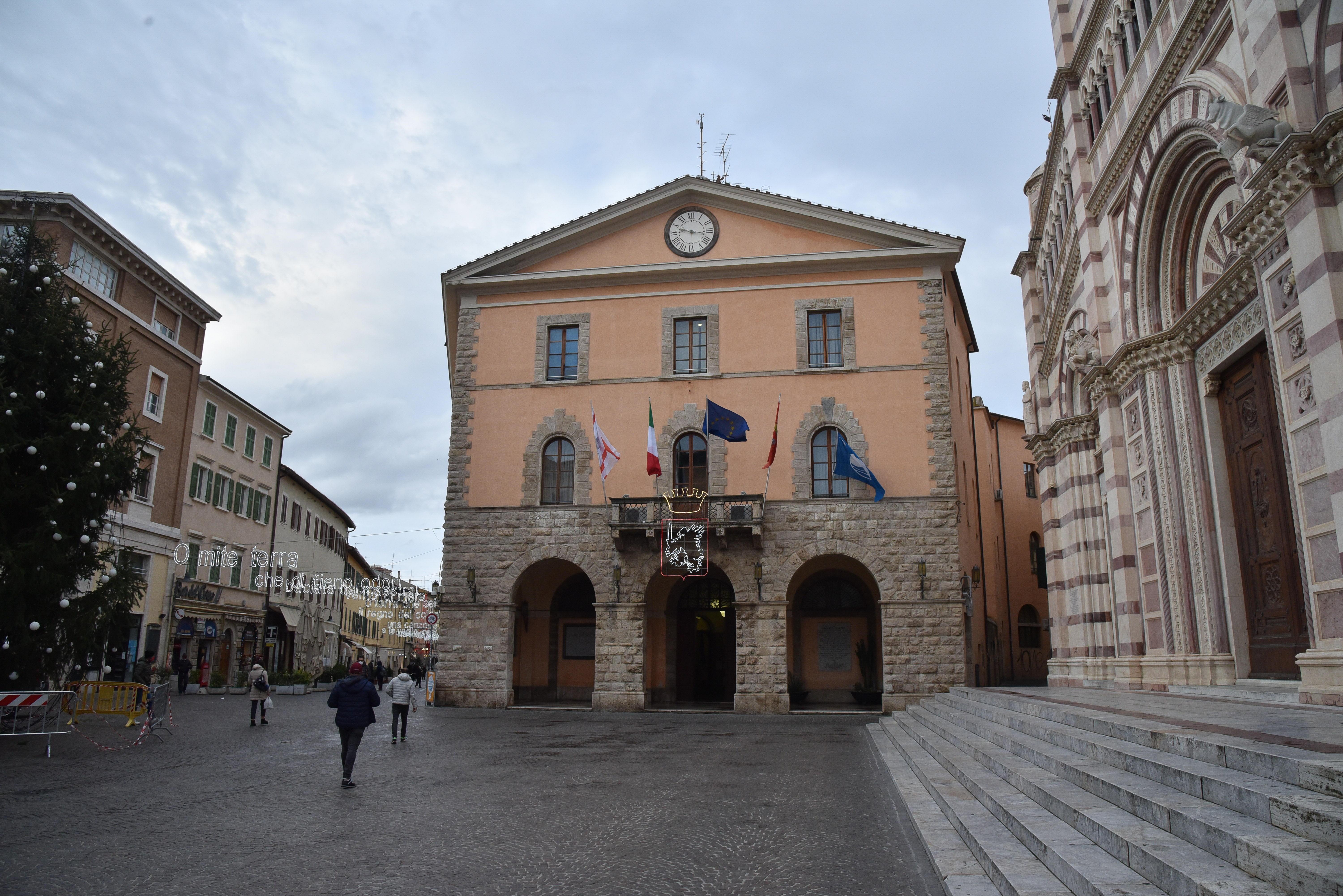 Sono ore "calde" nel Palazzo comunale di Grosseto: il sindaco è chiamato a scegliere la nuova giunta e assegnare le poltrone delle società partecipate (Foto AgenziaBF)