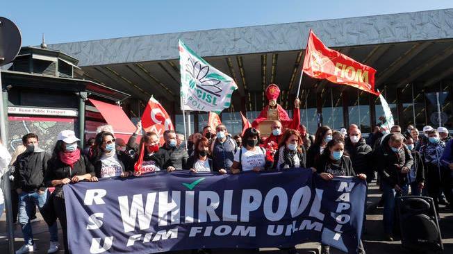 Whirlpool: assemblea lavoratori, oggi striscione allo stadio