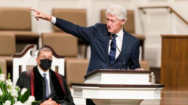 Usa: Bill Clinton dimesso dall'ospedale in California