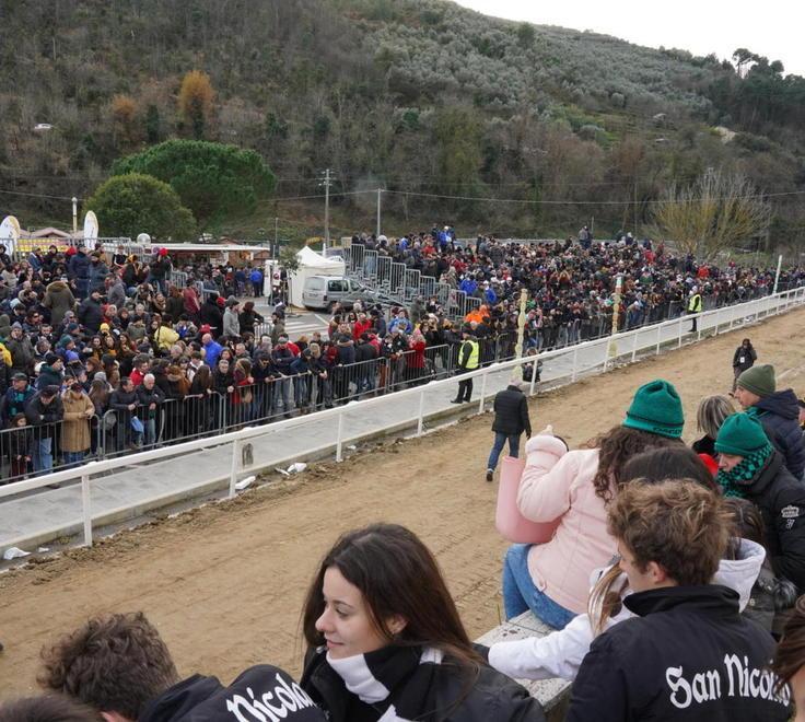 Il pubblico al Palio di Buti del gennaio 2020 (foto Franco Silvi)