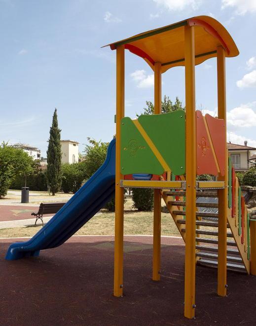 Nuovi giochi nei parchi e superfici antitrauma a difesa dei bambini 