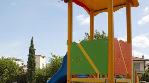 Nuovi giochi nei parchi e superfici antitrauma a difesa dei bambini