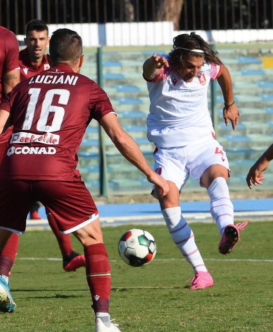 Il Grifone frena la capolista e la spaventa La Reggiana suda freddo nel finale di gara 