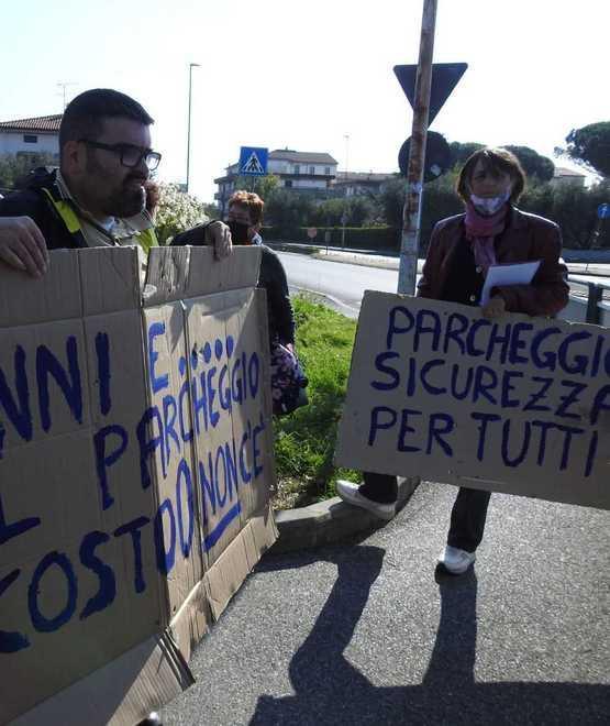 Via Tirso, da dieci anni aspettano il parcheggio 