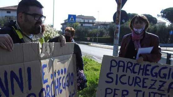 Via Tirso, da dieci anni aspettano il parcheggio