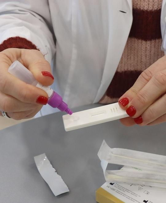 Green pass obbligatorio Raddoppiano i tamponi