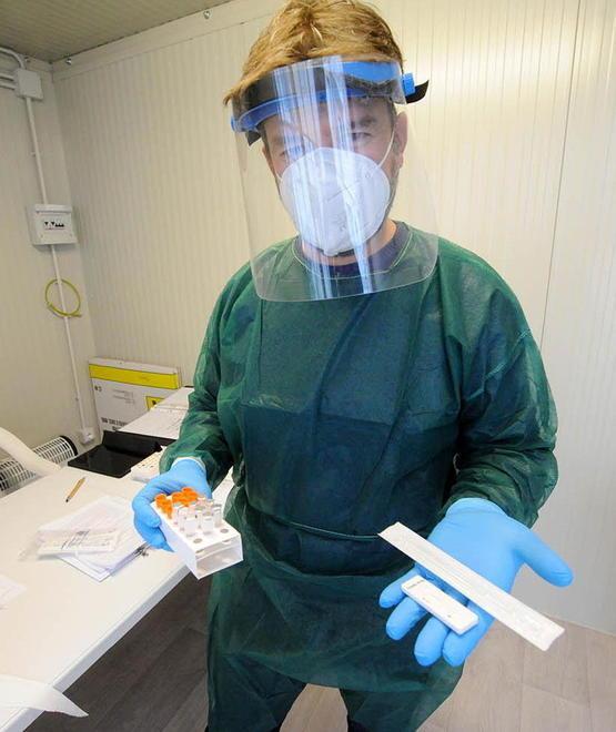 Green pass al lavoro, boom di tamponi ma anche di vaccini 