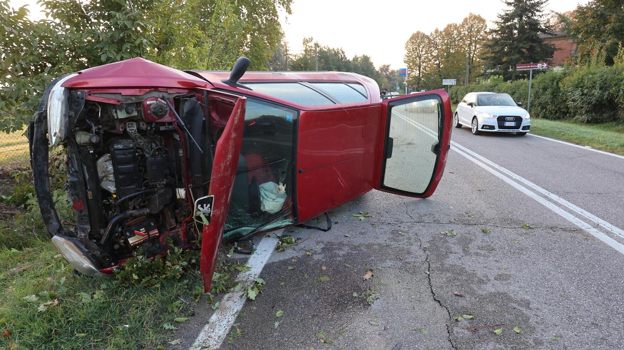 Gualdo, con l'auto nel fosso: ferito in un uomo