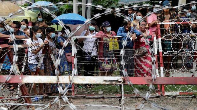 Birmania: giunta rilascia oltre 5.000 detenuti
