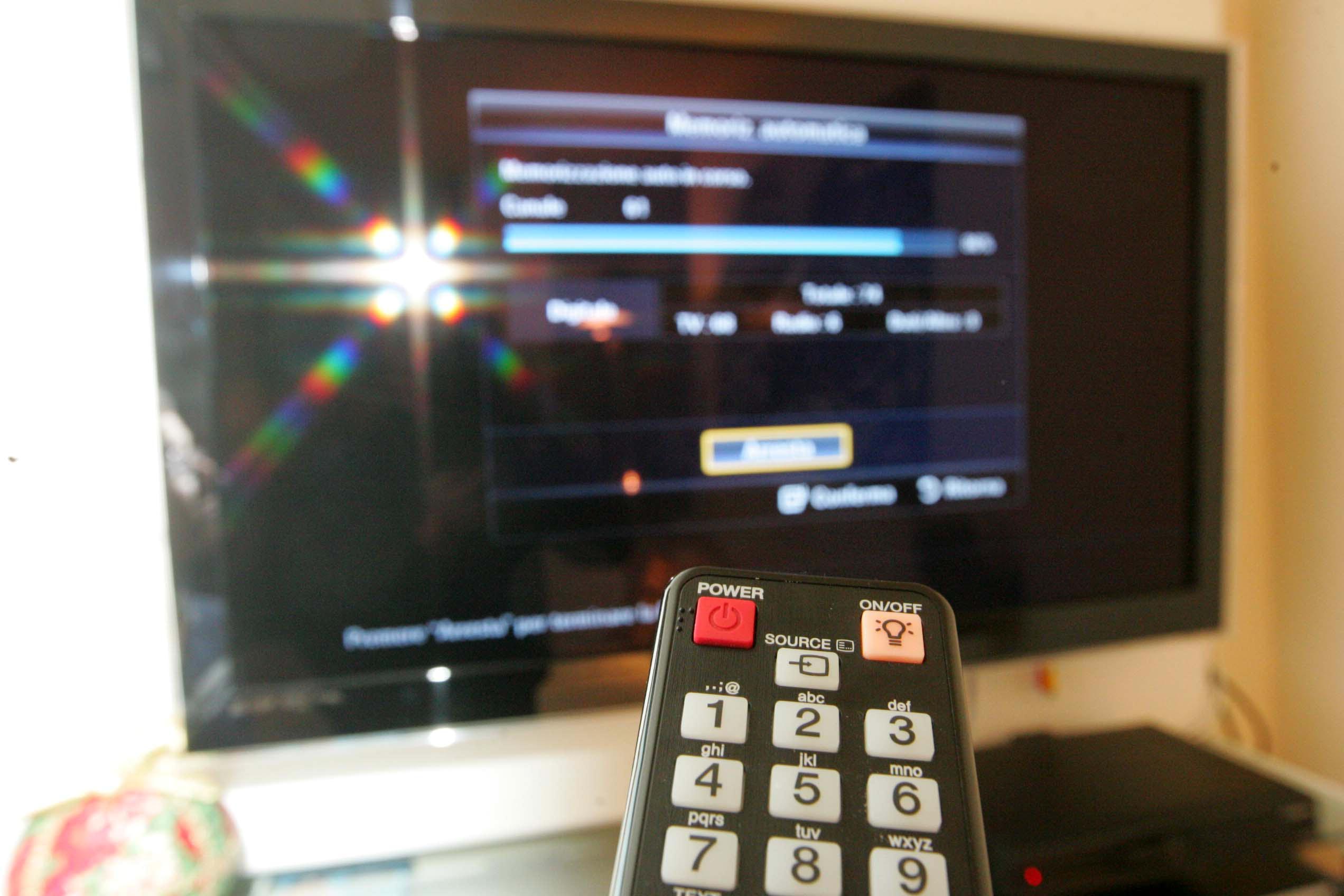 Tv digitale, corsa ai negozi per spendere il bonus da 100 euro 