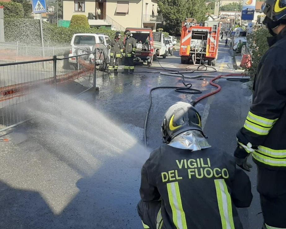 I vigili del fuoco sul luogo della fuga di gas
