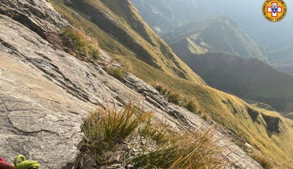 Cade sul monte Cavallo, escursionista salvato dai tecnici del Sast