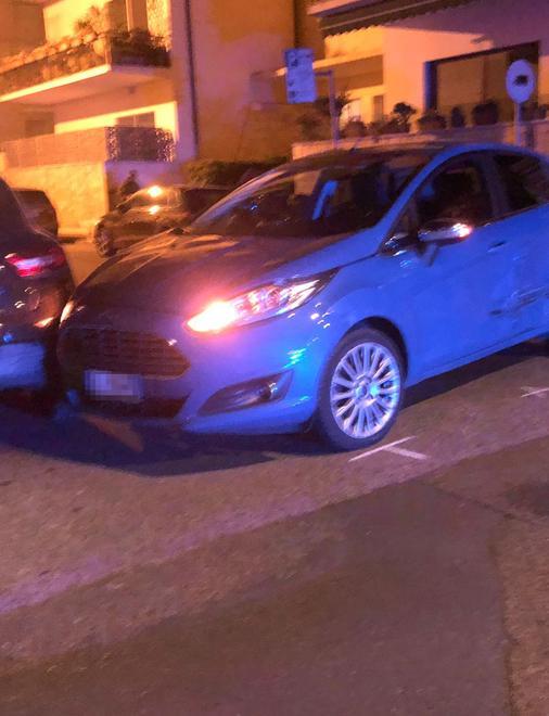 Scontro tra tre auto, «Ha bucato lo stop ed è subito scappato»