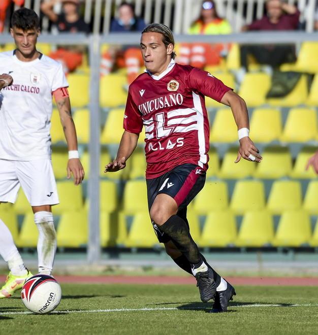 Apolloni, il dee jay che cambia la musica 15 minuti in consolle e il Livorno come balla 
