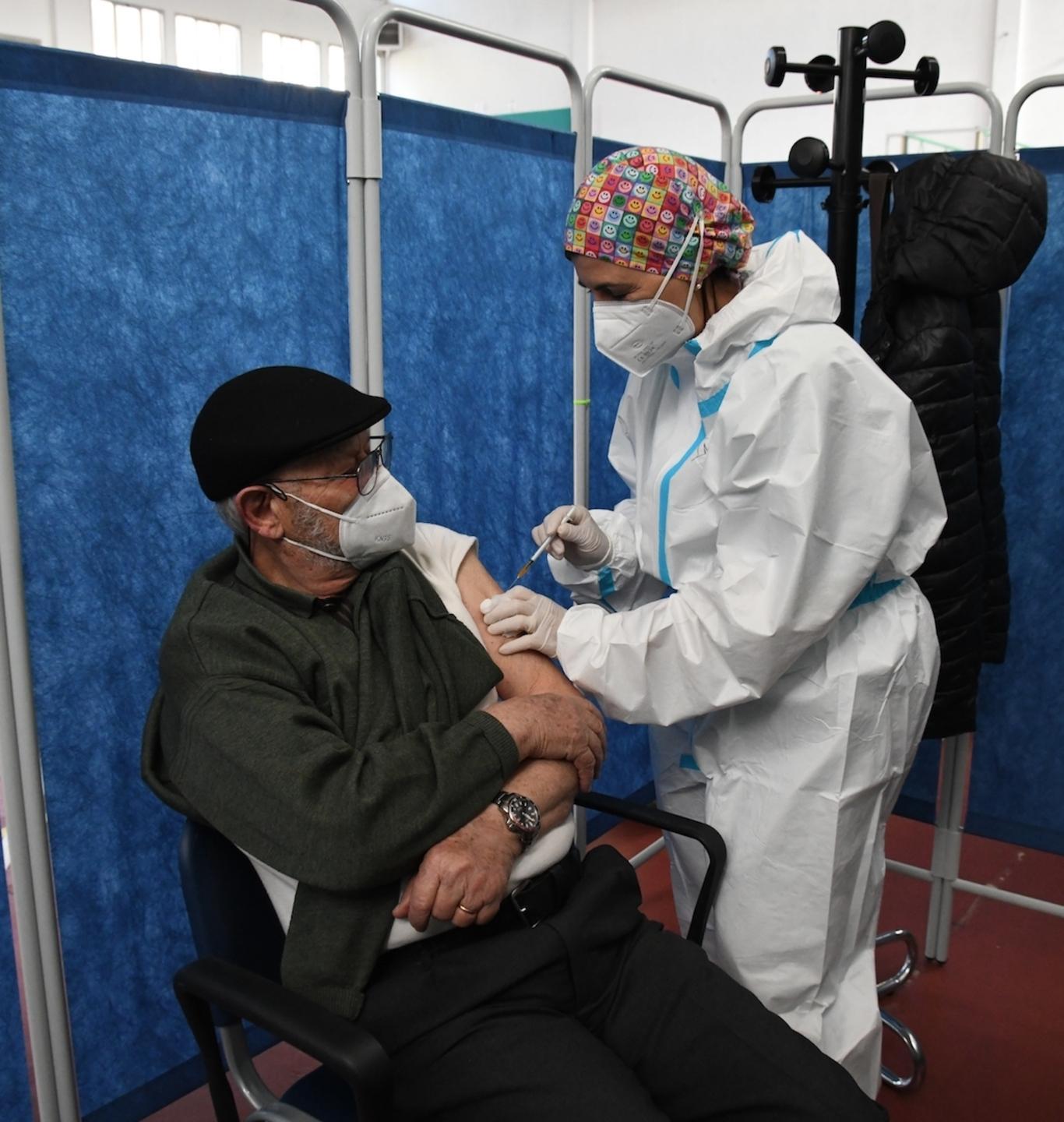 Terza dose del vaccino, giovedì è il turno degli over 80