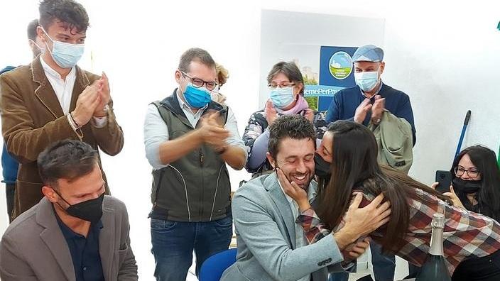 Pavullo, il neo sindaco Venturelli: «Vittoria stupenda dedicata a mia moglie e mia mamma»