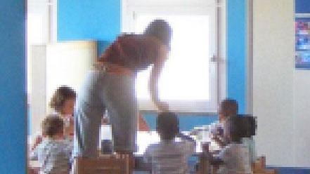 “Bocca mani piedi”, il virus si diffonde nei nidi comunali di Livorno. Certificato: cambiano le regole