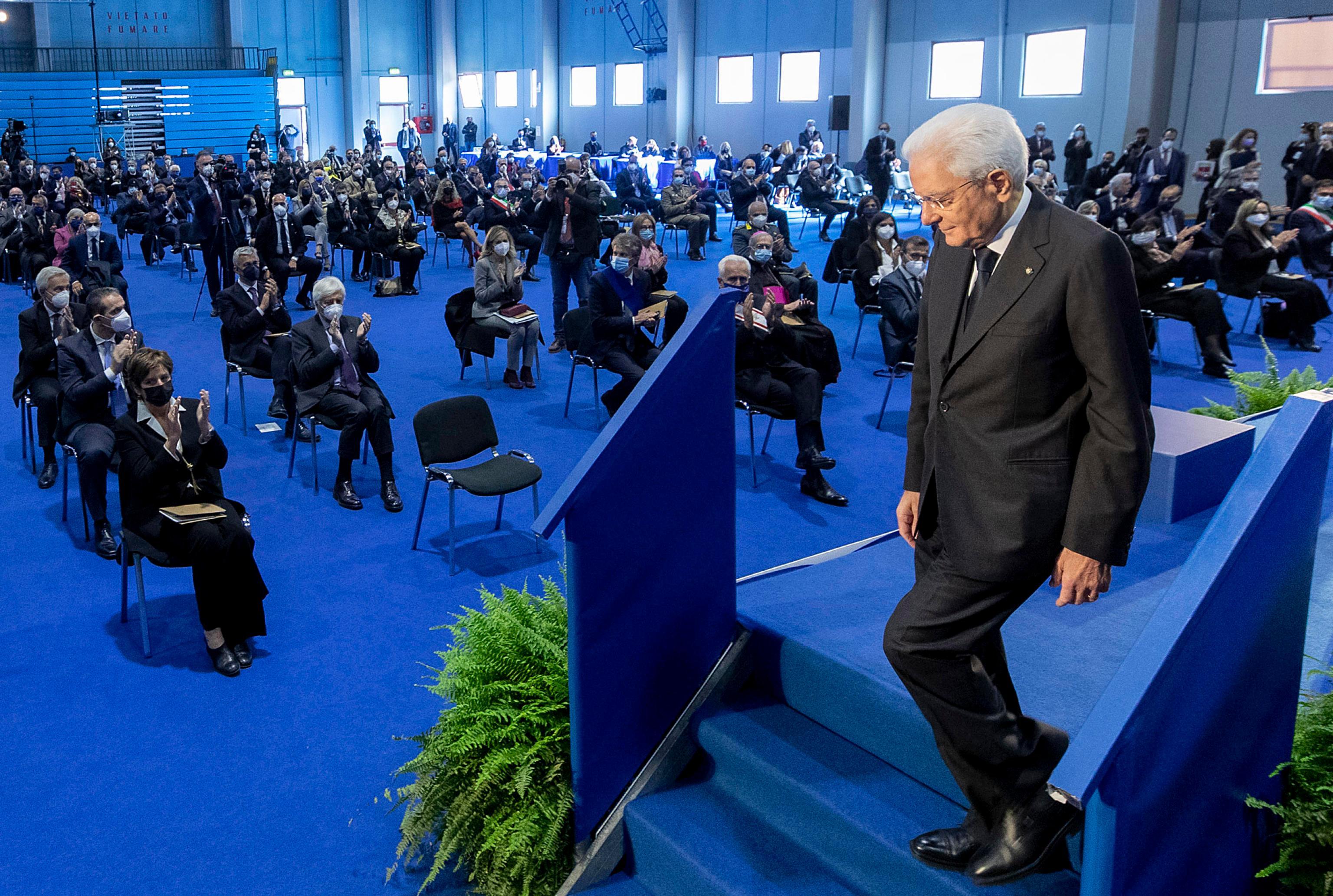 Il presidente della Repubblica Sergio Mattarella al termine del suo intervento alla cerimonia d’inaugurazione dell’anno accademico dell’Università di Pisa