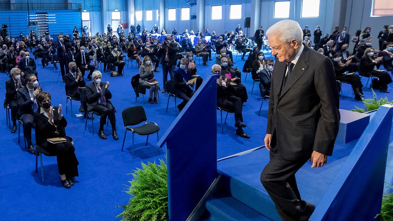Il presidente della Repubblica Sergio Mattarella al termine del suo intervento alla cerimonia d’inaugurazione dell’anno accademico dell’Università di Pisa