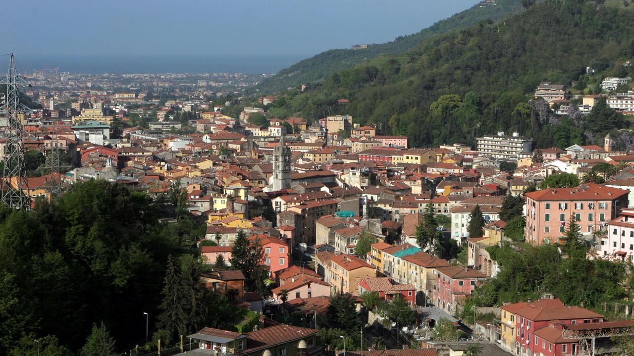 Casa, dopo i lockdown ripartono gli acquisti e i “ricchi” adesso vogliono vivere a Marina di Carrara