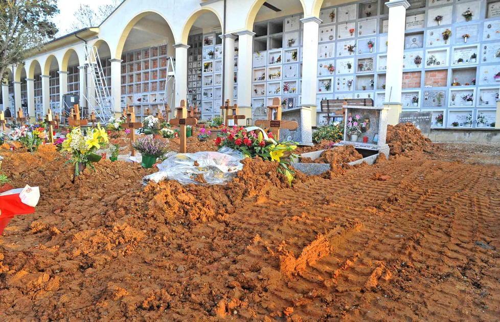 I lavori al cimitero di Casalguidi nel 2012