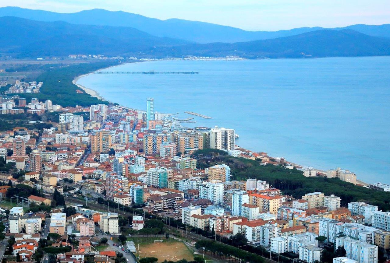 Una veduta aerea di Follonica