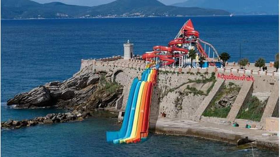 La locandina-provocazione per il no all’AcquaBovioPark