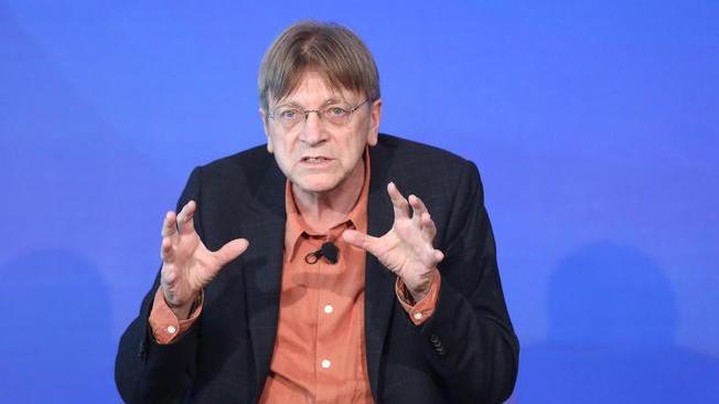 Verhofstadt, Morawiecki politicizza Corte costituzionale