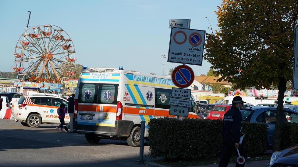 Rianimata dopo l’attacco di cuore, salva grazie agli agenti e al marito (aiutato da un passante)