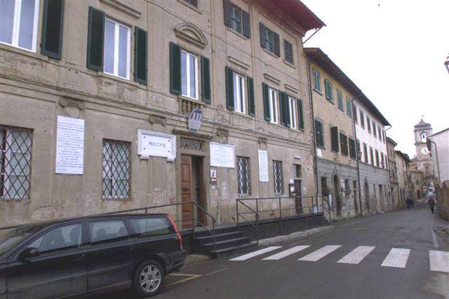 Tre posti di lavoro in Comune per cura delle aree a verde e manutenzioni  